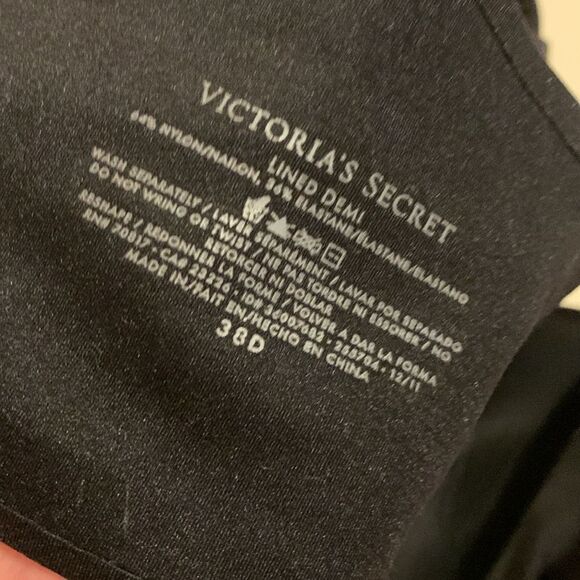 Victoria's Secret Size 38D lined Demi Bra with under wire - Picture 3 of 7